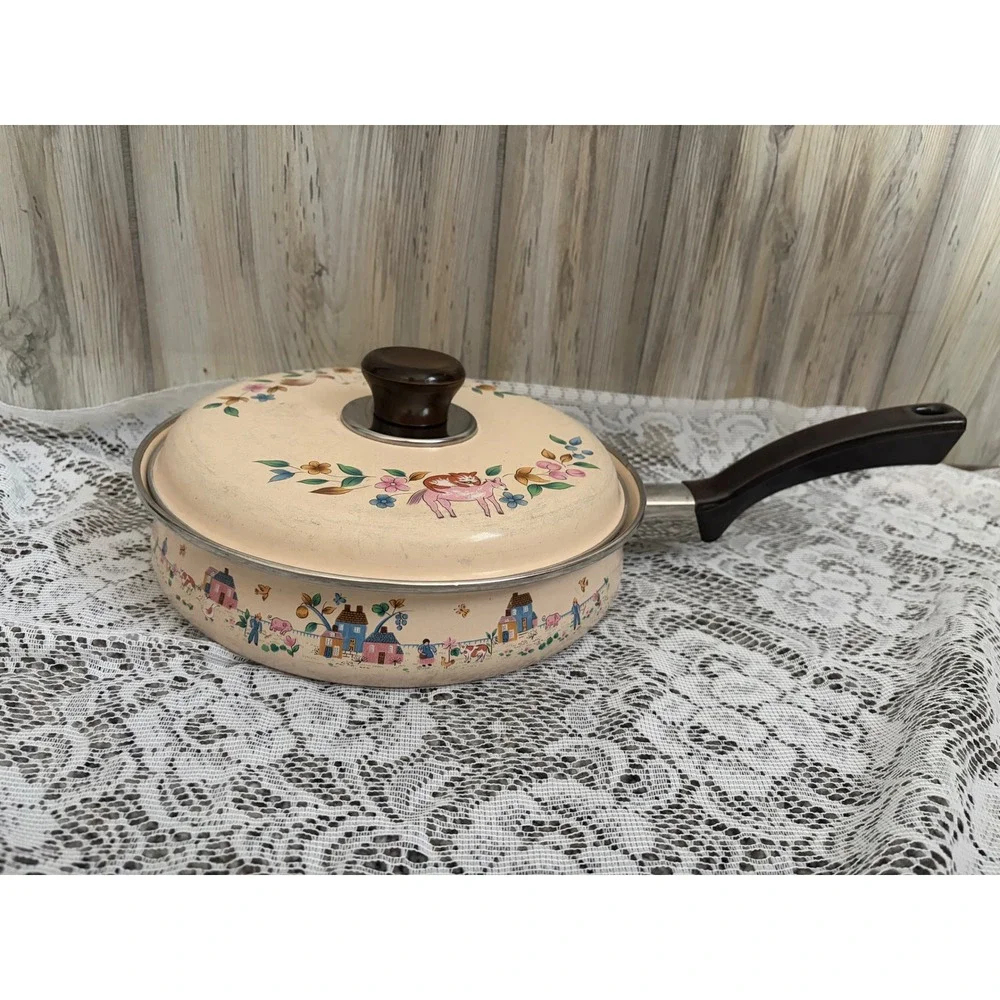 Vintage International Heartland Skillet with Lid  Folk Art Farm Cottagecore Pan